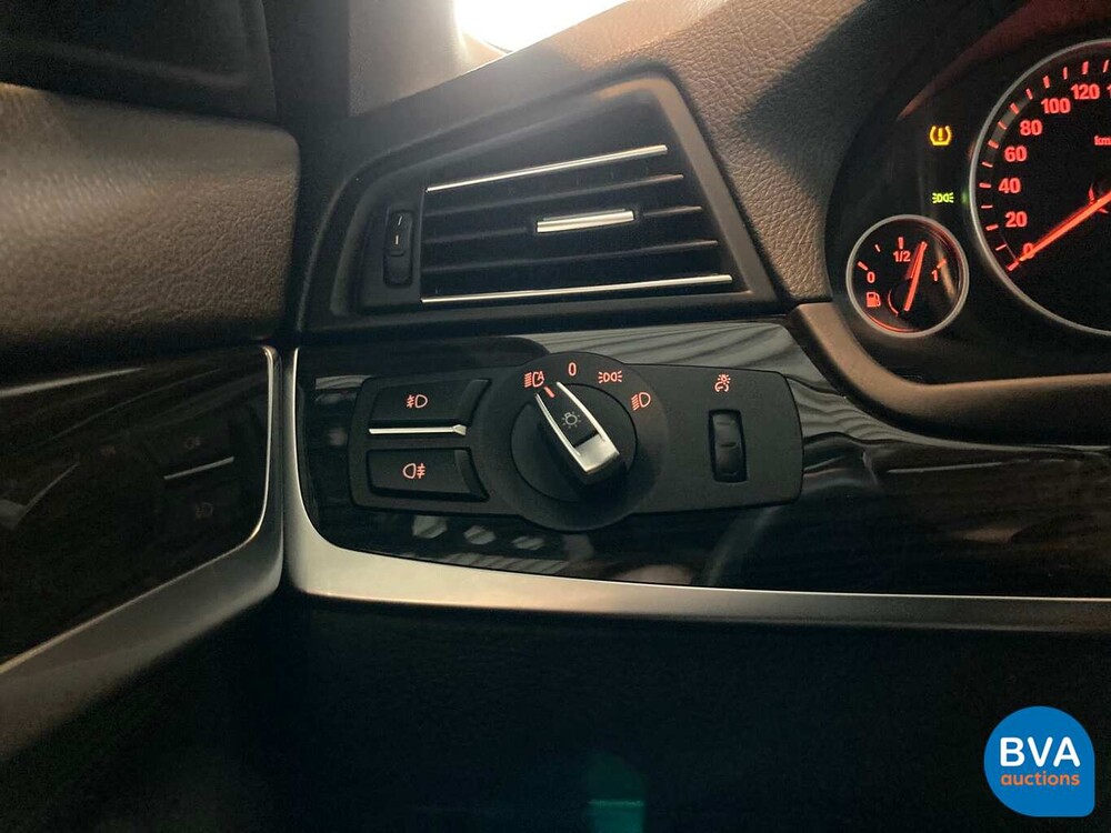 BMW 520i Luxury Sedan 184pk 12.000km! 5-Serie 2013