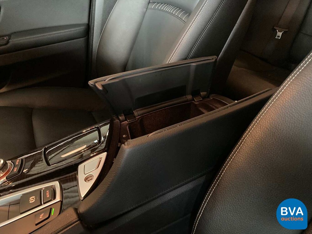BMW 520i Luxury Sedan 184pk 12.000km! 5-Serie 2013