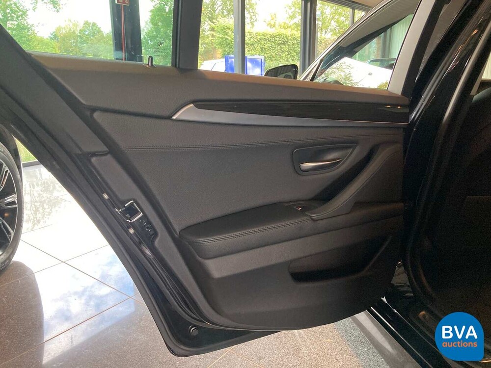 BMW 520i Luxury Sedan 184pk 12.000km! 5-Serie 2013