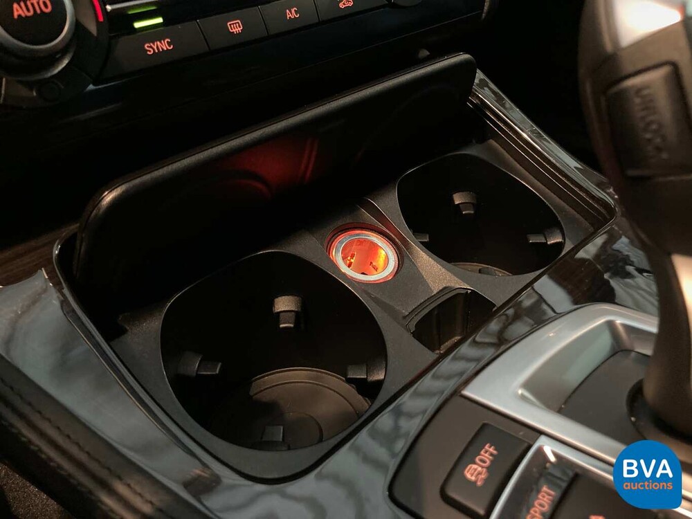 BMW 520i Luxury Sedan 184pk 12.000km! 5-Serie 2013