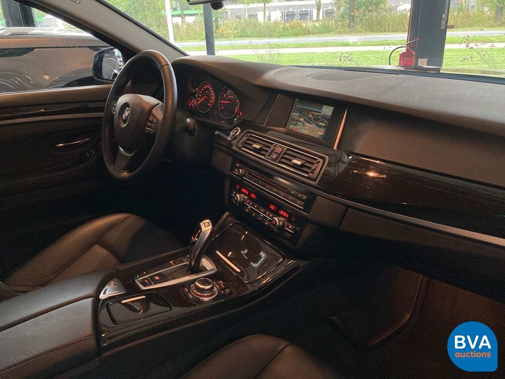 BMW 520i Luxury Sedan 184pk 12.000km! 5-Serie 2013