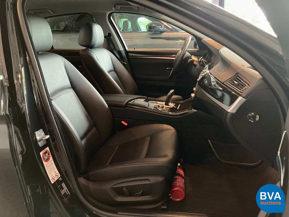 BMW 520i Luxury Sedan 184pk 12.000km! 5-Serie 2013