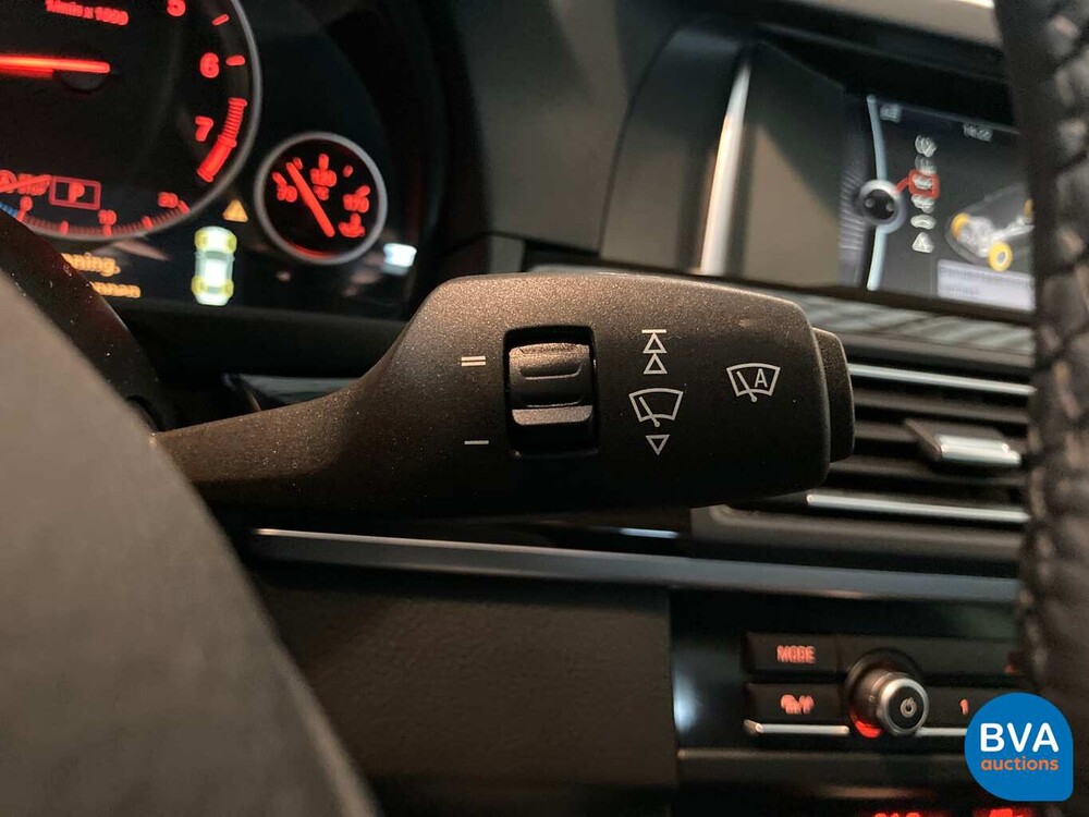 BMW 520i Luxury Sedan 184pk 12.000km! 5-Serie 2013