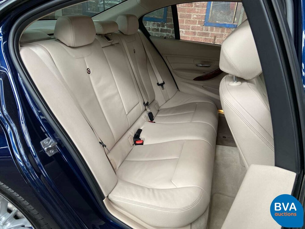 BMW Alpina B3 Bi-Turbo Limousine F30 xDrive Akrapovic 409 PS 2013, niederländisches Kennzeichen.