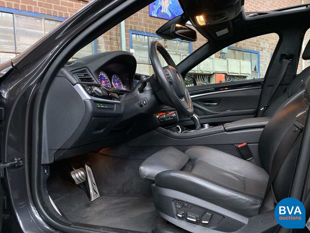BMW Alpina B5 Bi-Turbo Touring 507 PS / 700 Nm 2011, niederländisches Kennzeichen.