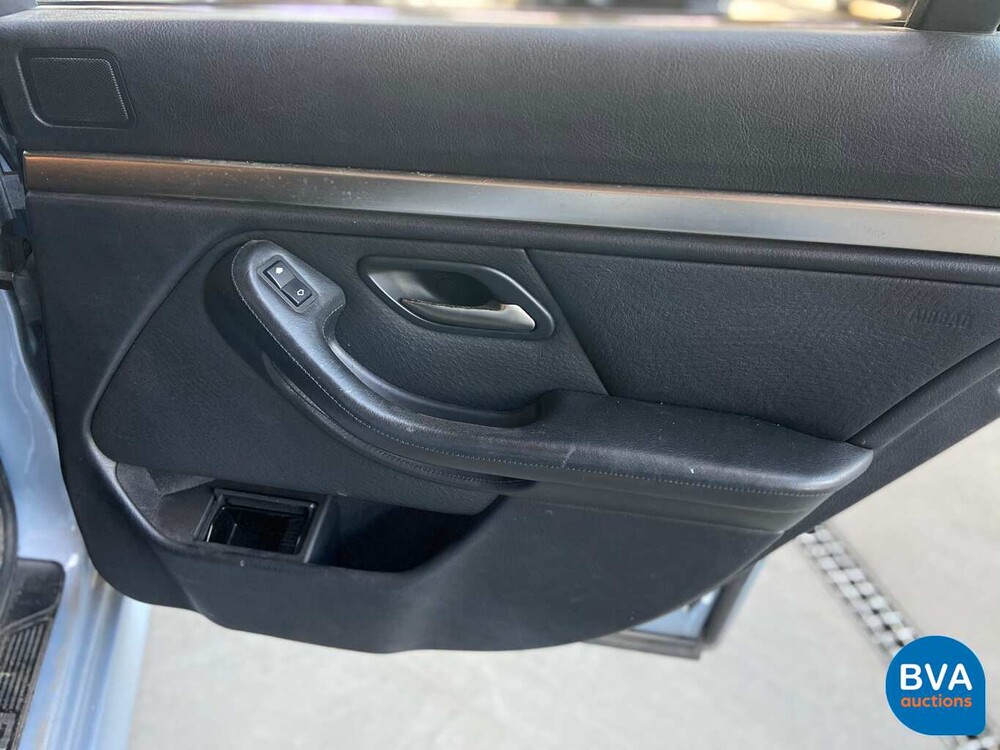BMW M5 E39 Limousine 400 PS 5er 2000 -Original Dutch-, 99-DZ-VZ.