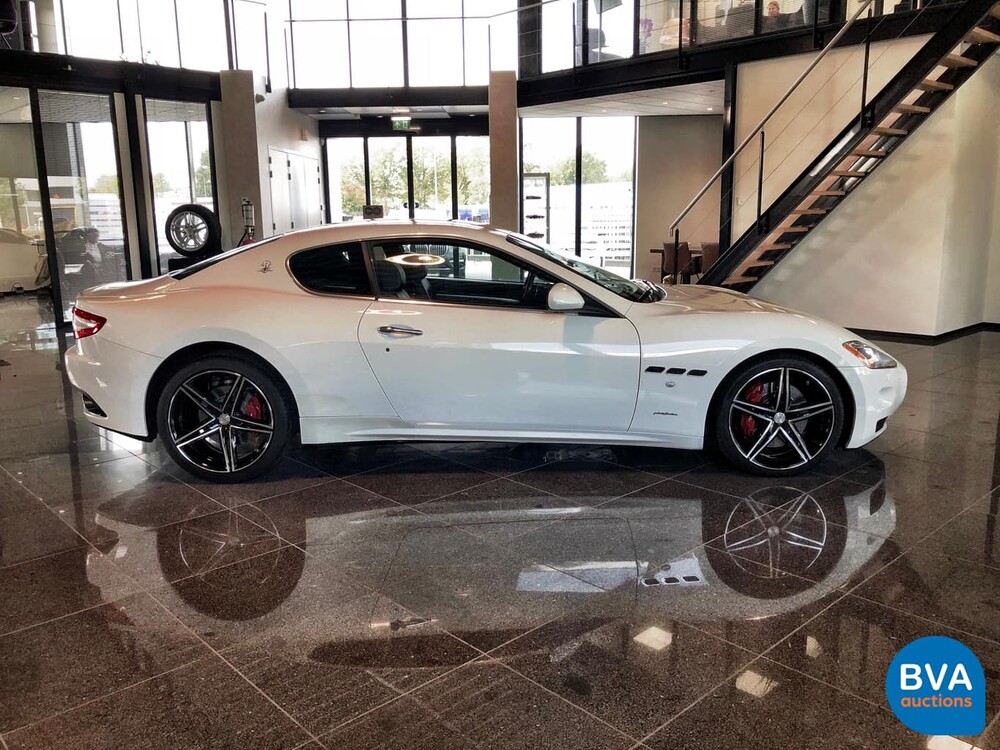 Maserati Gran Turismo S 4.7 2011 439pk V8