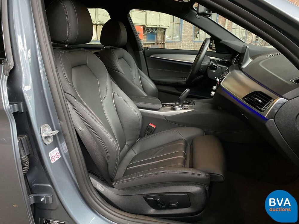 BMW 520i Touring M-Sport Garantie 184pk 5-Serie 2019, G-054-TT