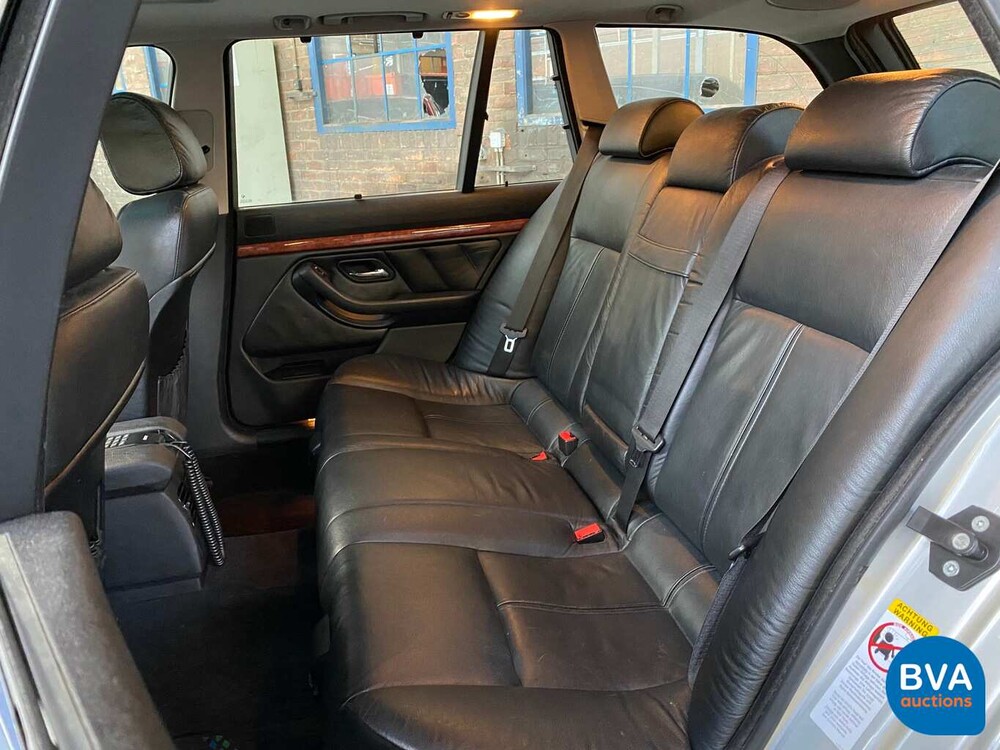 BMW Alpina B10 4.6 Touring 347pk E39 Youngtimer, NL-kenteken