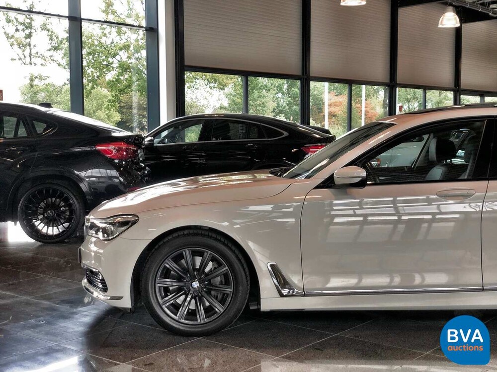 BMW 740i 326 PS Individuelle Shadow-Line Carbon NW-Modell 7er 2016.