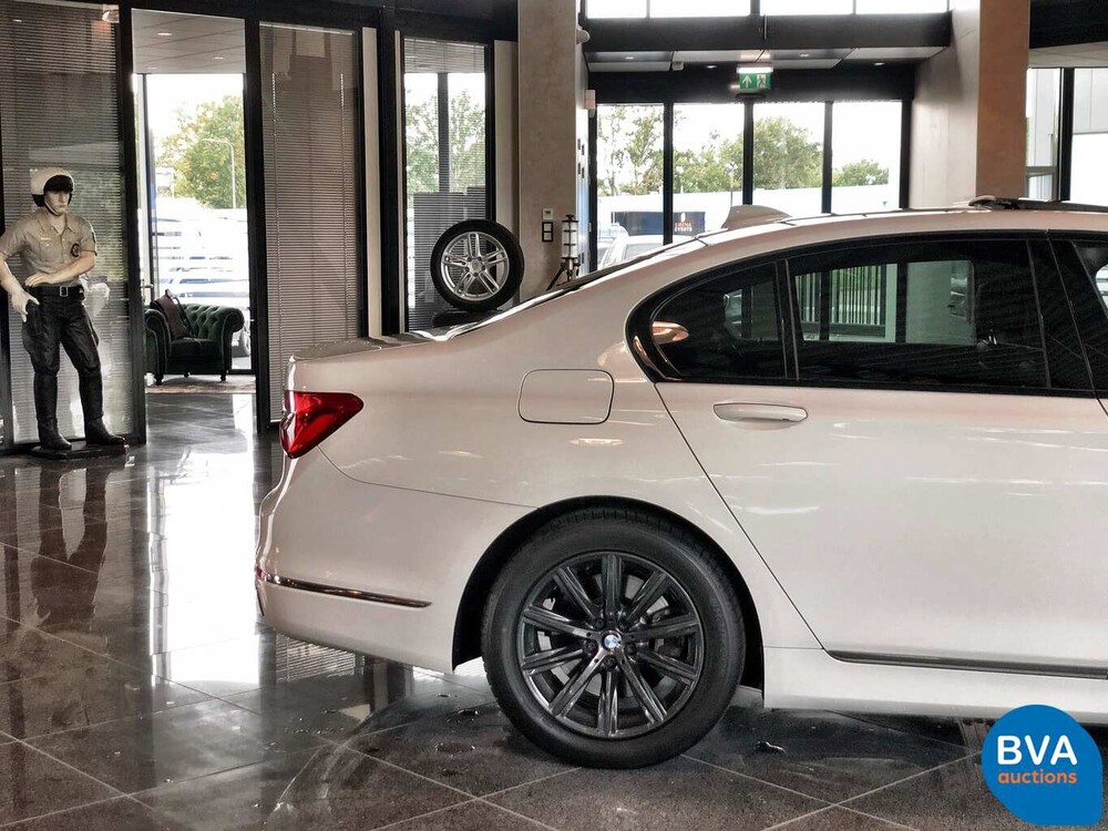 BMW 740i 326 PS Individuelle Shadow-Line Carbon NW-Modell 7er 2016.