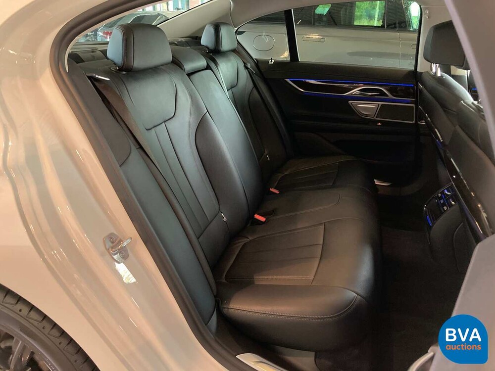 BMW 740i 326 PS Individuelle Shadow-Line Carbon NW-Modell 7er 2016.