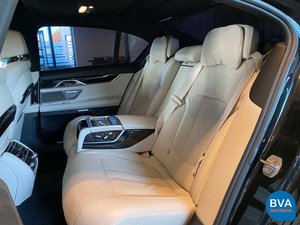 BMW 750i M-Sport V8 449 PS 2016 Neues Modell 7er, SF-076-R.
