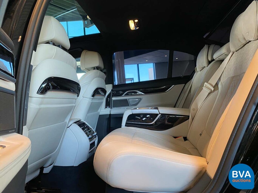 BMW 750i M-Sport V8 449 PS 2016 Neues Modell 7er, SF-076-R.