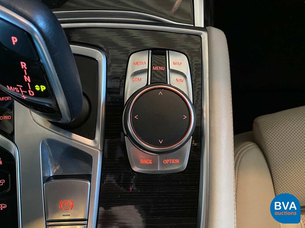 BMW 750i M-Sport V8 449 PS 2016 Neues Modell 7er, SF-076-R.