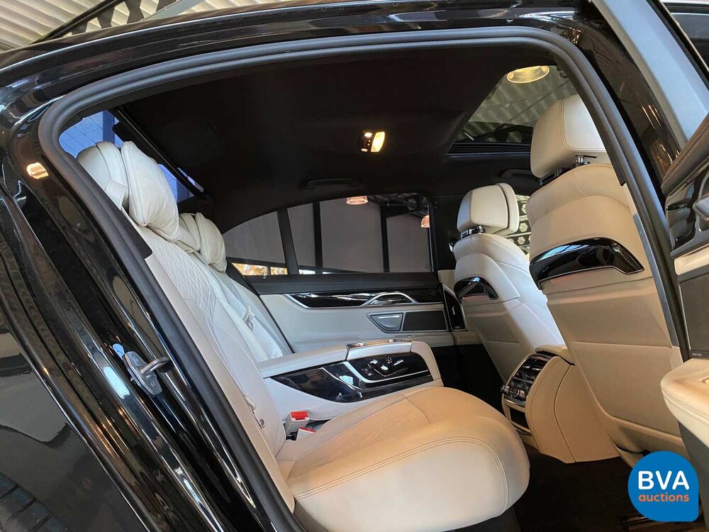 BMW 750i M-Sport V8 449 PS 2016 Neues Modell 7er, SF-076-R.
