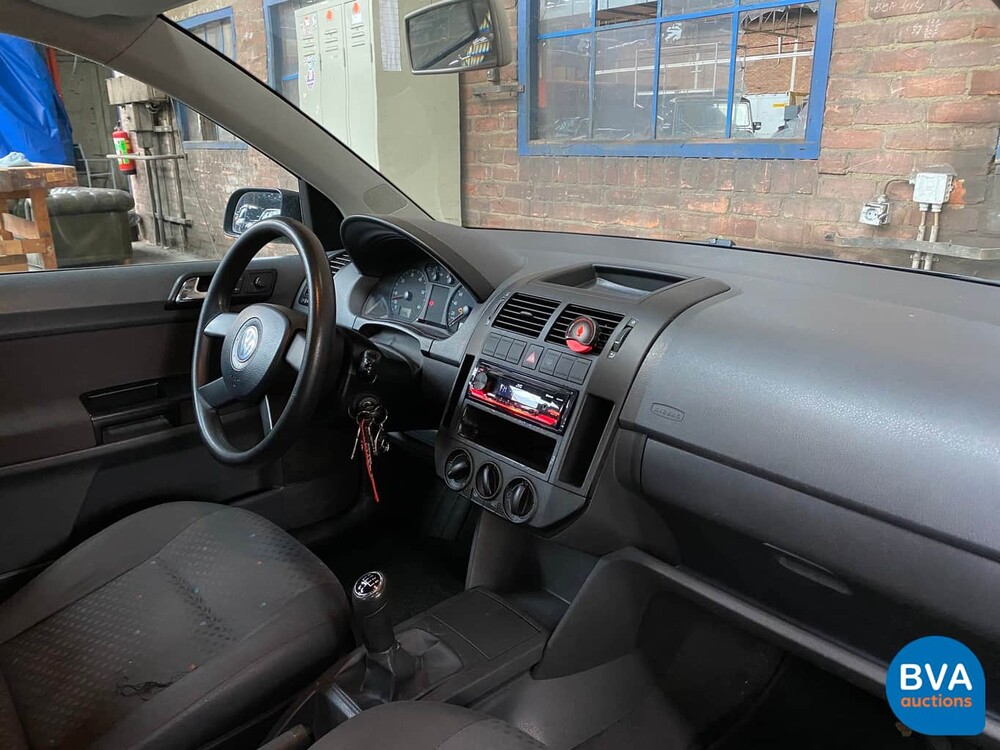 Volkswagen Polo 1.4 16V 75pk 2004, 73-ZKZ-5