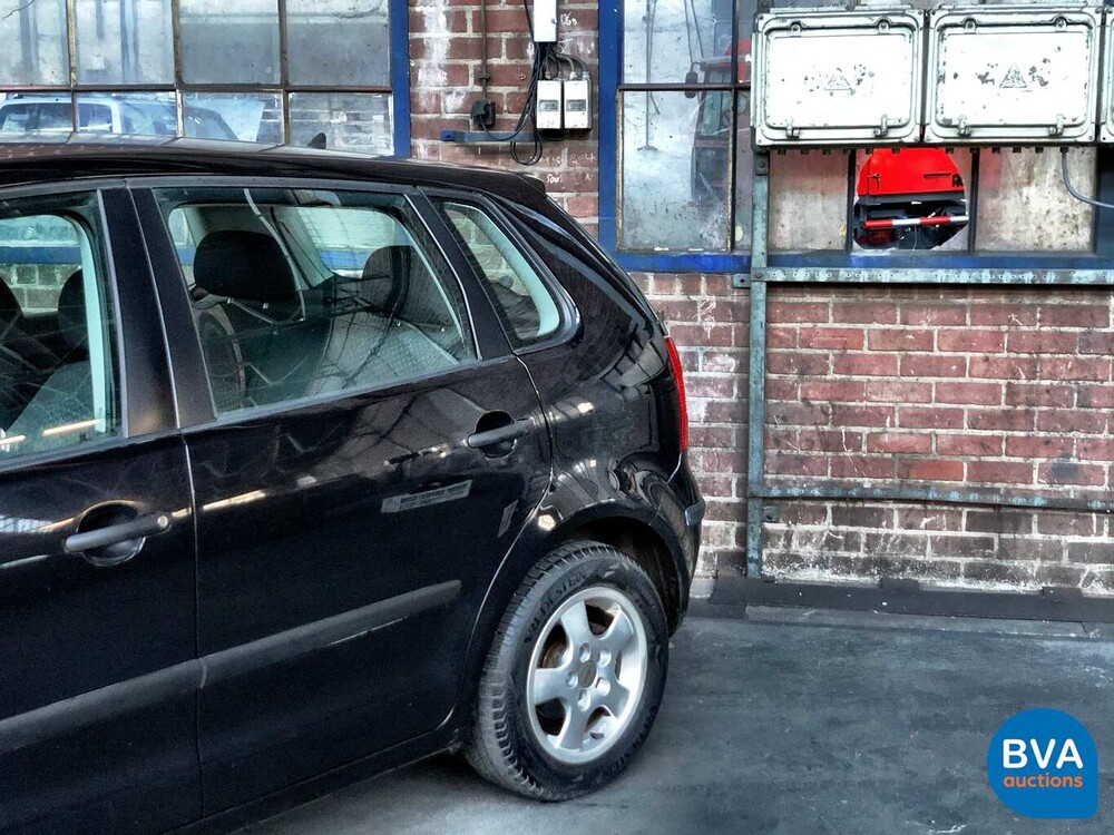 Volkswagen Polo 1.4 16V 75pk 2004, 73-ZKZ-5