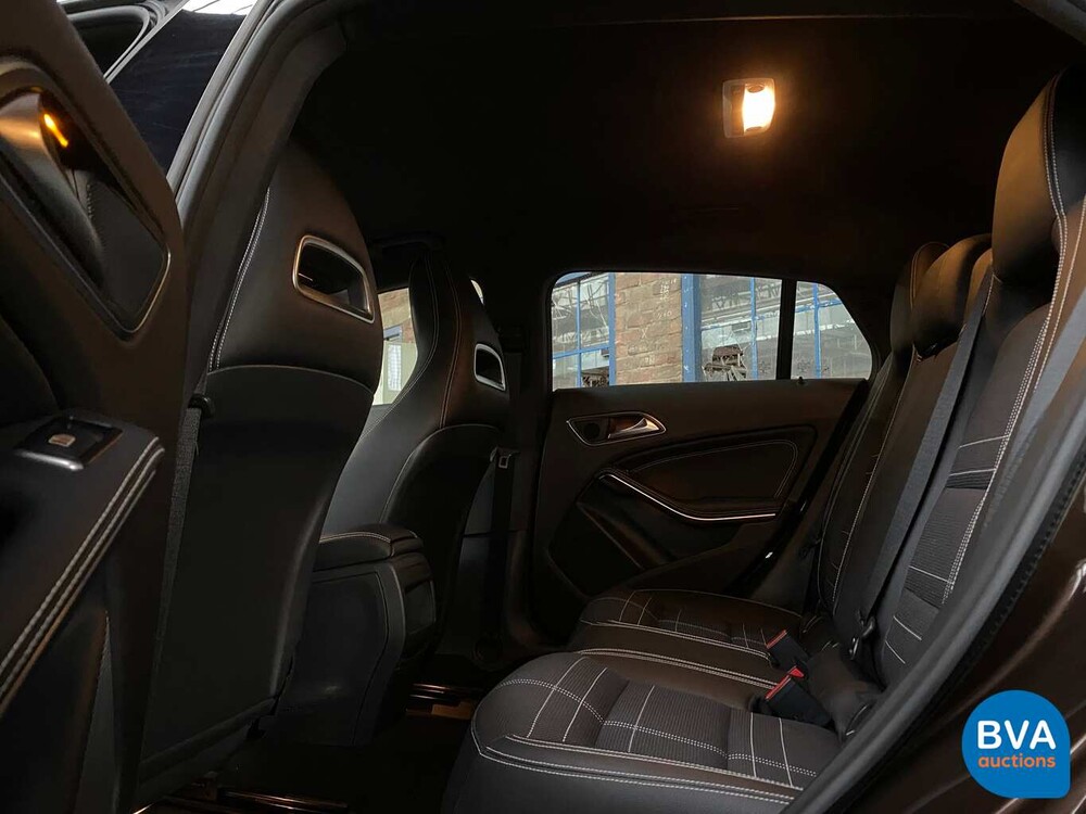 Mercedes-Benz CLA180 Shooting Brake 122pk CLA-Klasse 2015, J-604-NT