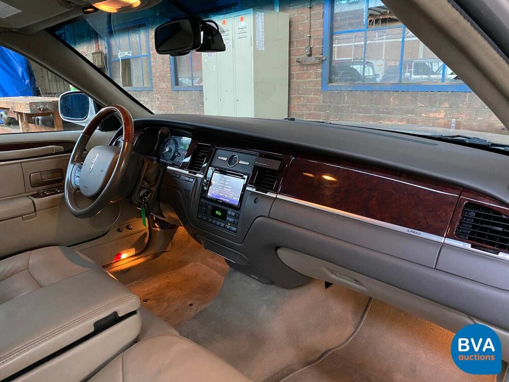 Lincoln Town Car Signature L 4.6 V8 Verlengd 2008, 06-ZP-HH