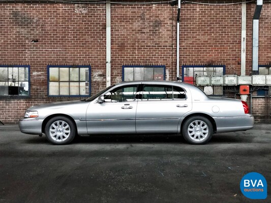 Lincoln Town Car Signature L 4.6 V8 Extended 2008, 06-ZP-HH.