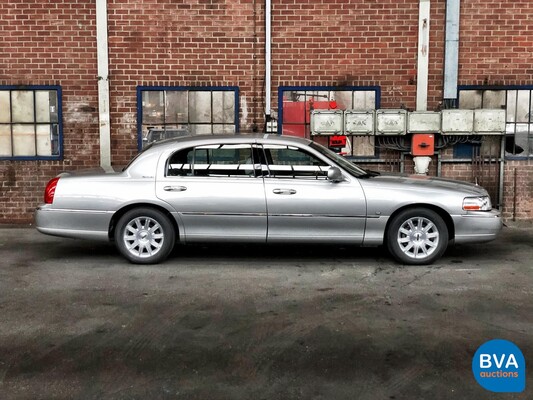 Lincoln Town Car Signature L 4.6 V8 Extended 2008, 06-ZP-HH.