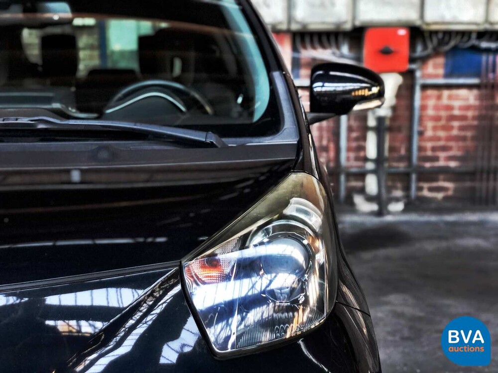 Toyota iQ 1.3 VVTi Automaat Dynamic 3+1 2010, GT-215-B