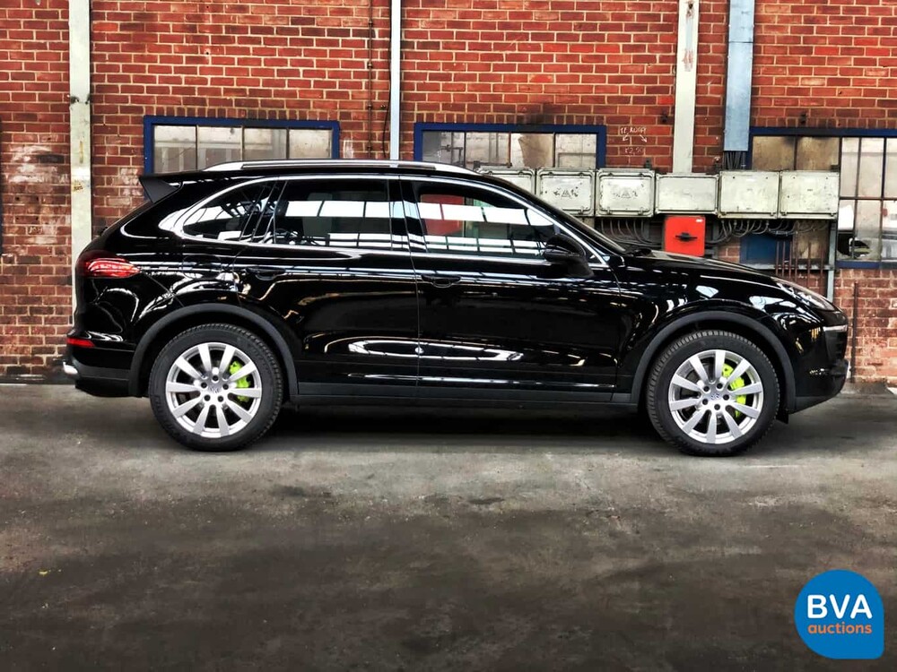 Porsche Cayenne 3.0 S E-Hybrid 416 PS 2015 -Original NL-, HK-999-Z.