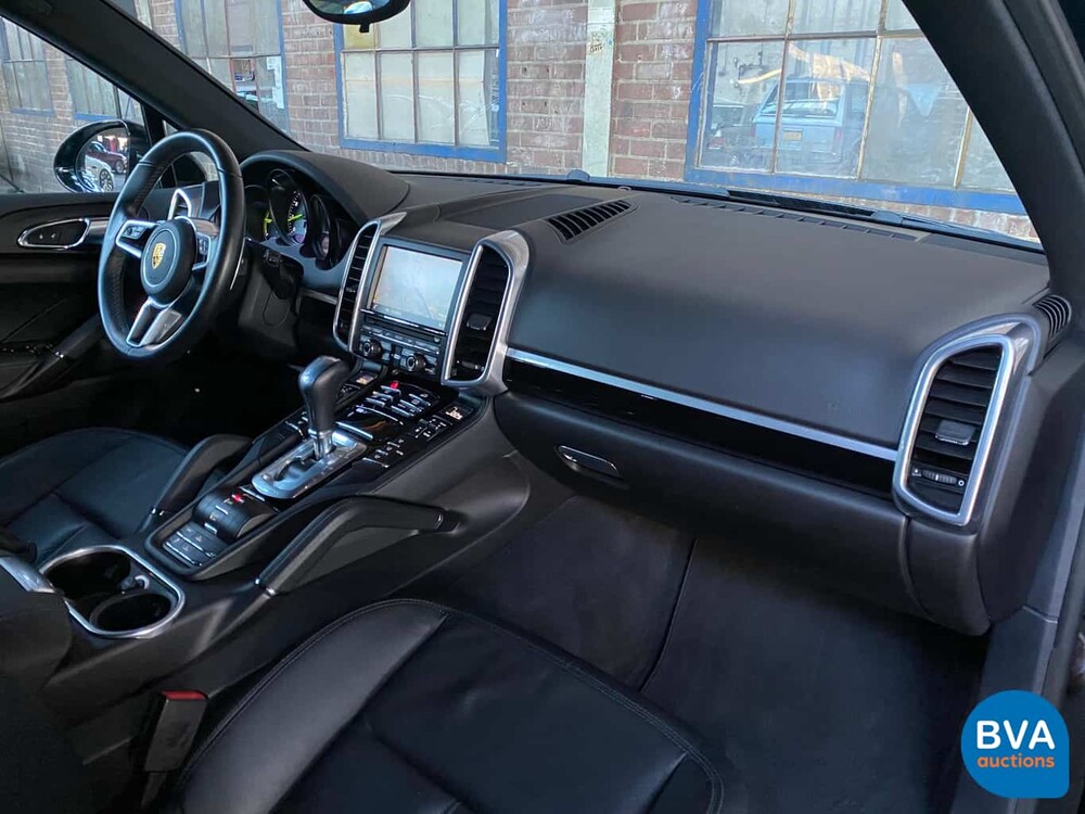 Porsche Cayenne 3.0 S E-Hybrid 416 PS 2015 -Original NL-, HK-999-Z.