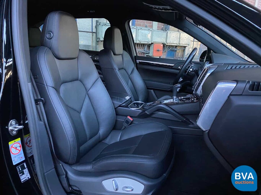 Porsche Cayenne 3.0 S E-Hybrid 416 PS 2015 -Original NL-, HK-999-Z.
