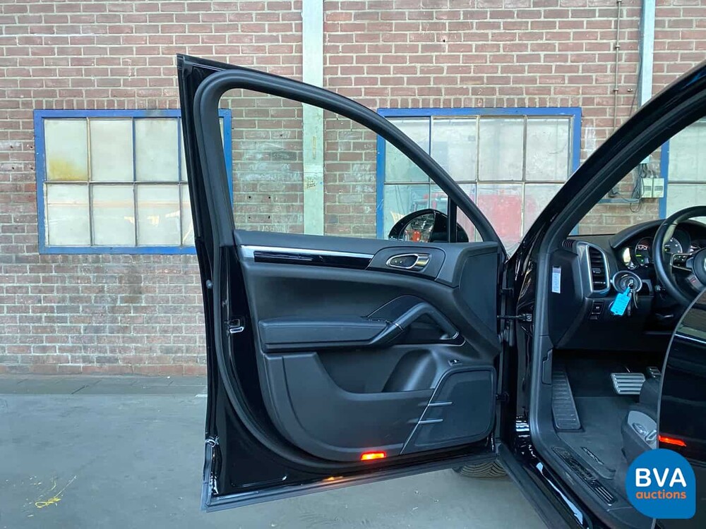 Porsche Cayenne 3.0 S E-Hybrid 416 PS 2015 -Original NL-, HK-999-Z.