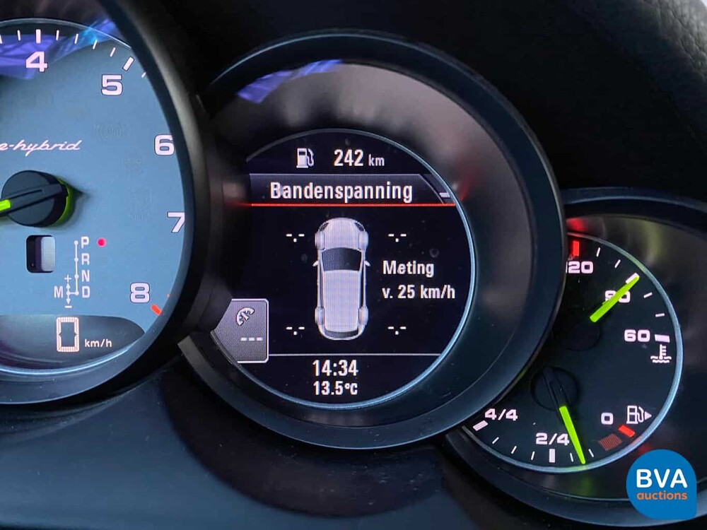 Porsche Cayenne 3.0 S E-Hybrid 416 PS 2015 -Original NL-, HK-999-Z.