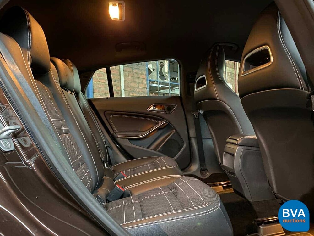Mercedes-Benz CLA180 Shooting Brake 122pk CLA-Klasse 2015, J-604-NT