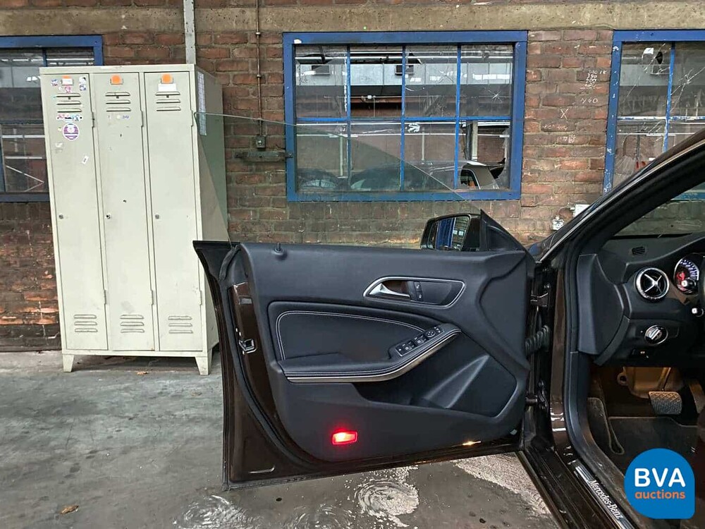 Mercedes-Benz CLA180 Shooting Brake 122pk CLA-Klasse 2015, J-604-NT