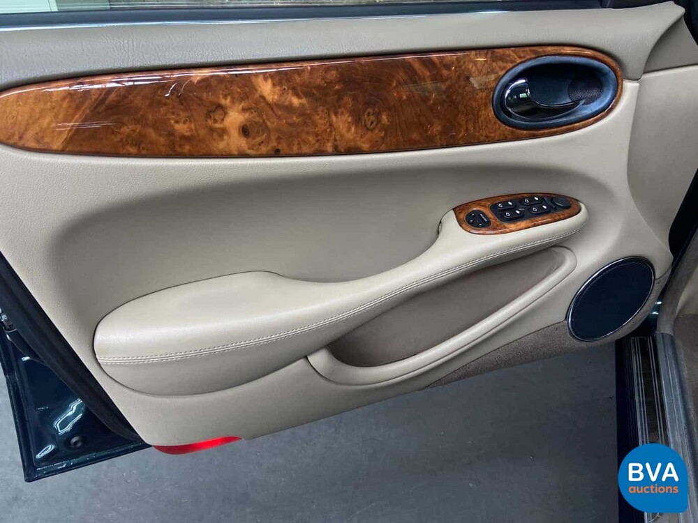 Jaguar XJ8 3.2 V8 237 PS X308 2000.