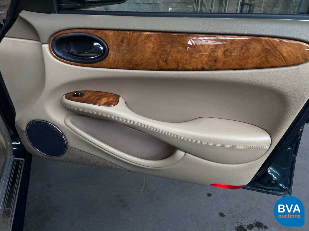 Jaguar XJ8 3.2 V8 237 PS X308 2000.