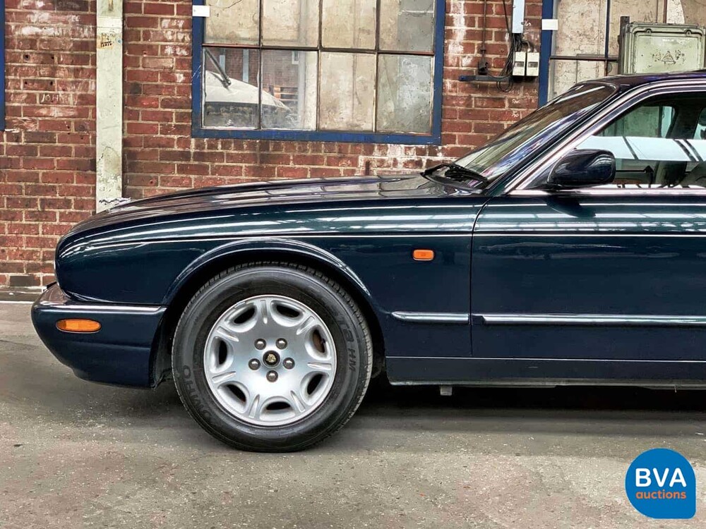 Jaguar XJ8 3.2 V8 237 PS X308 2000.
