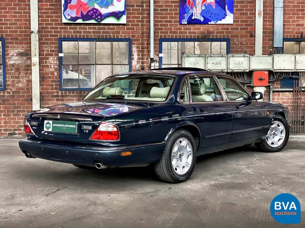 Jaguar XJ8 3.2 V8 237 PS X308 2000.