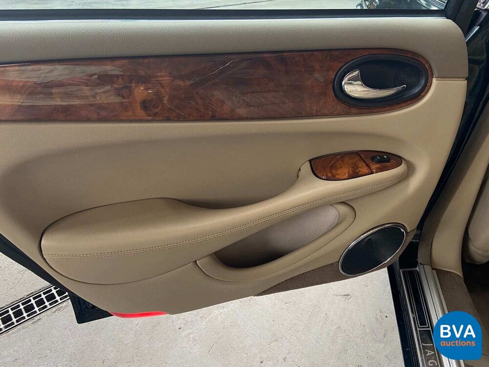 Jaguar XJ8 3.2 V8 237 PS X308 2000.