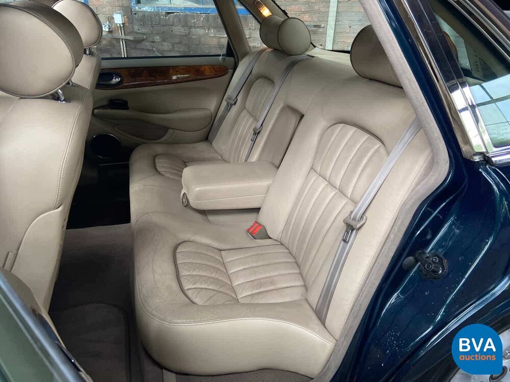 Jaguar XJ8 3.2 V8 237 PS X308 2000.