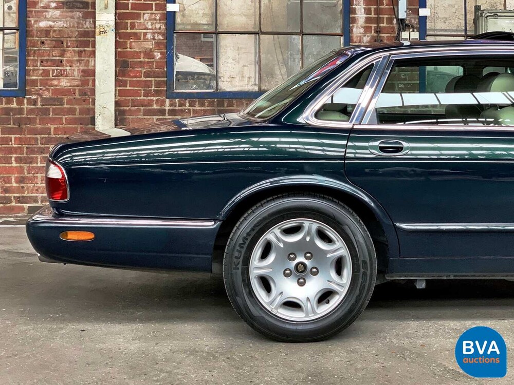 Jaguar XJ8 3.2 V8 237 PS X308 2000.