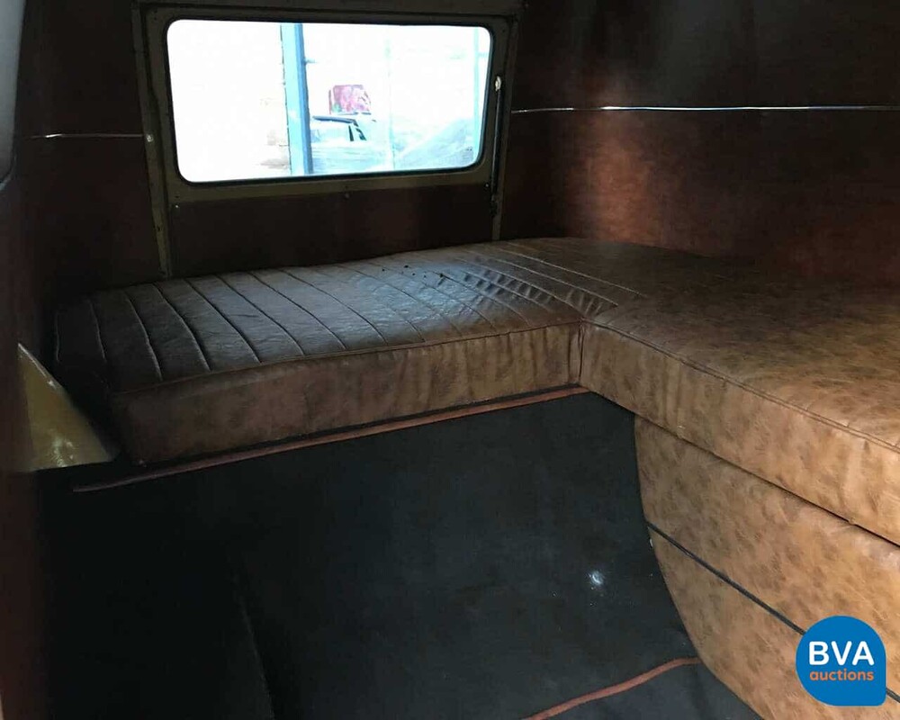 Volkwagen T2 Panel von 1987.