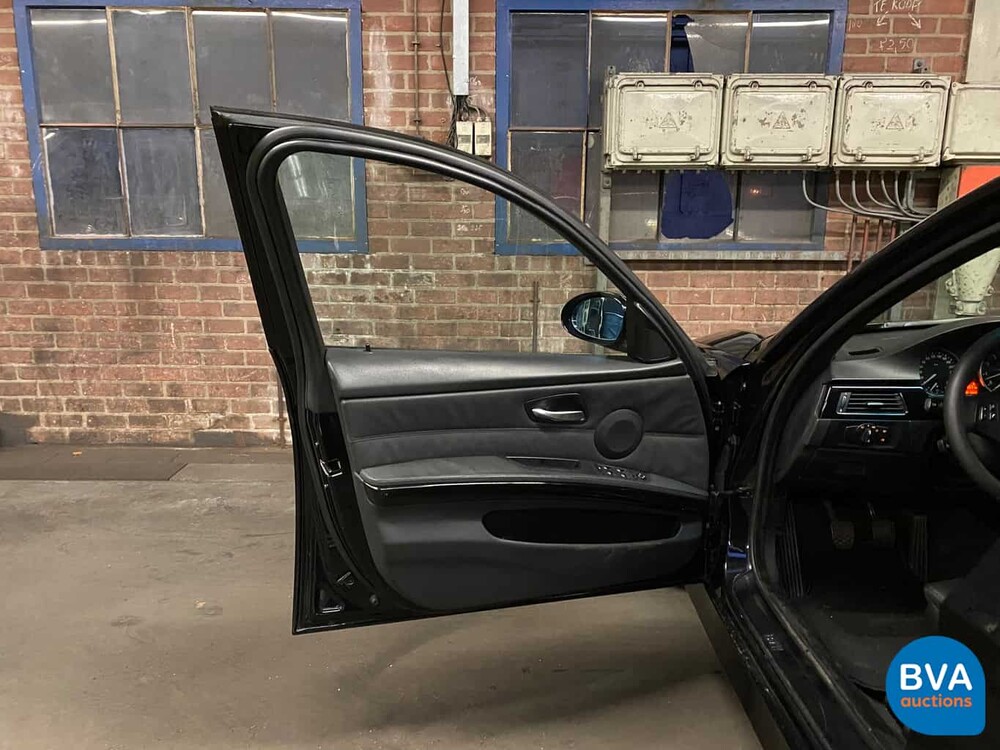 BMW 330i Sedan 258hp Youngtimer 2005, TX-406-N.