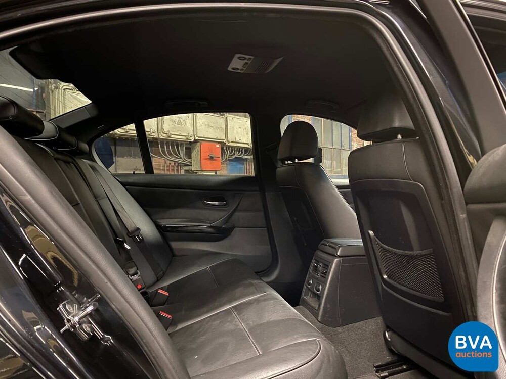 BMW 330i Sedan 258hp Youngtimer 2005, TX-406-N.