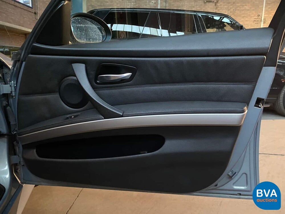 BMW 330xi Touring 230 PS Youngtimer E91 2005.