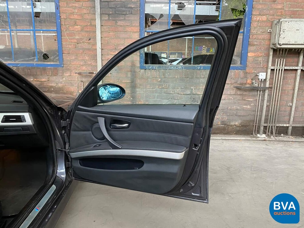 BMW 330xi Touring M Paket 3er 258 PS E91 Youngtimer 2005, J-694-JT.