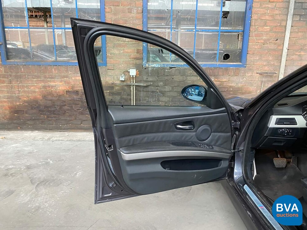 BMW 330xi Touring M Paket 3er 258 PS E91 Youngtimer 2005, J-694-JT.