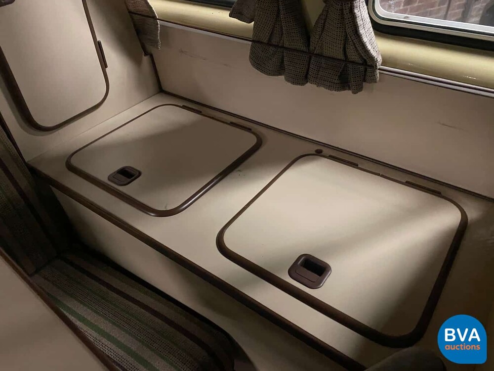 Volkswagen T3 Westfalia Camper Transporter 1982, J-680-JT.