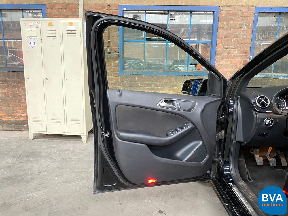 Mercedes-Benz B180 Blue Efficiency 122pk B-Klasse Ambition 2012 -Org NL-, 13-XKS-1