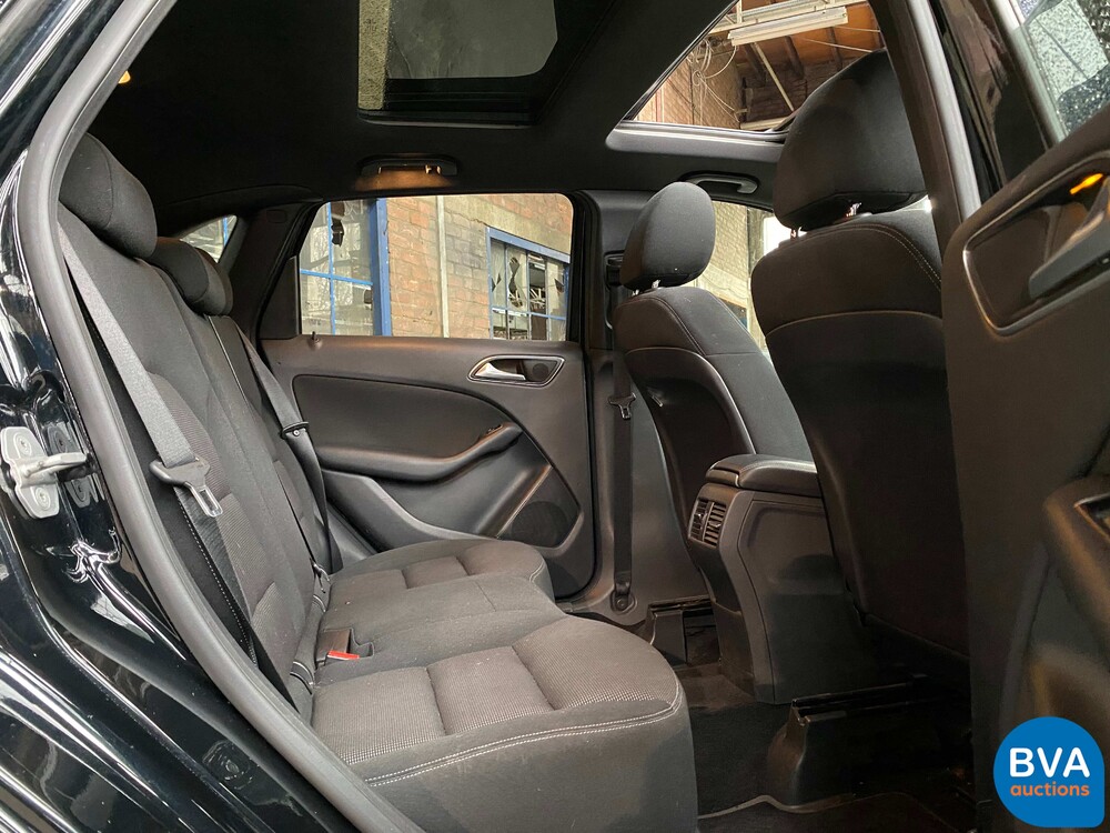 Mercedes-Benz B180 Blue Efficiency 122pk B-Klasse Ambition 2012 -Org NL-, 13-XKS-1